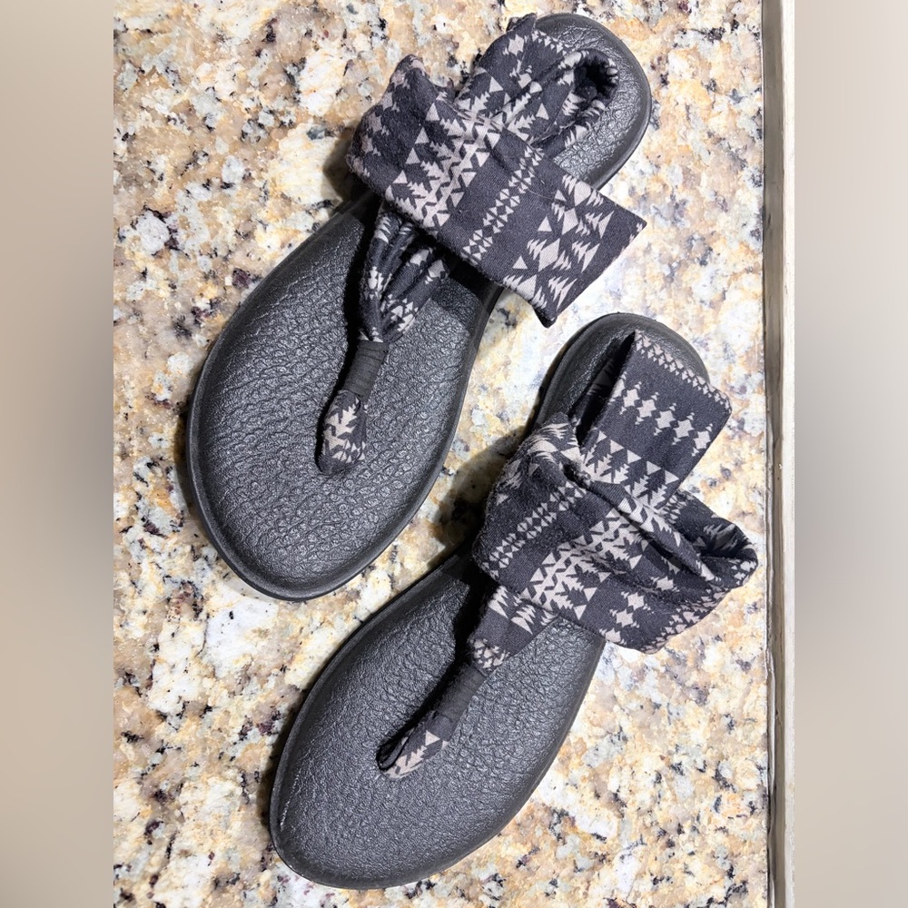 Sanuk Black and Gray Patterned Women's Sandals